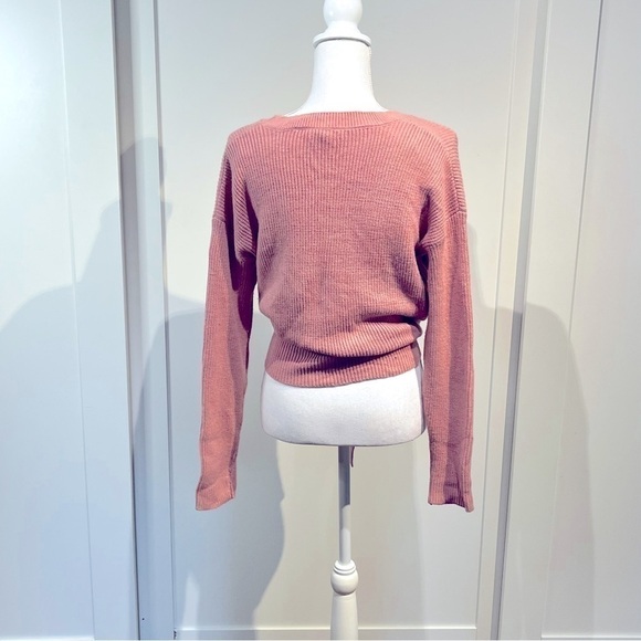 Fashion Nova cropped sweater - Picture 2 of 5